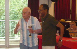 Le doyen Monsieur Wiebo FLORISSEN du club de Draguignan et âgé de 94 ans est récompensé par la FFJD.