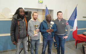 A droite le 4ème de la 1ère série GOLD ,
 Koos Van Amerongen du club de Tilburg (Hollande)