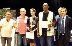 5d70aece96eb0_podiumhonneur4.jpg